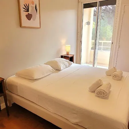 Family Nest Overlooking The Gulf Of Saint-Tropez